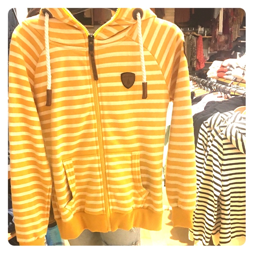 Wanakome jacket, pretty thick-size Medium